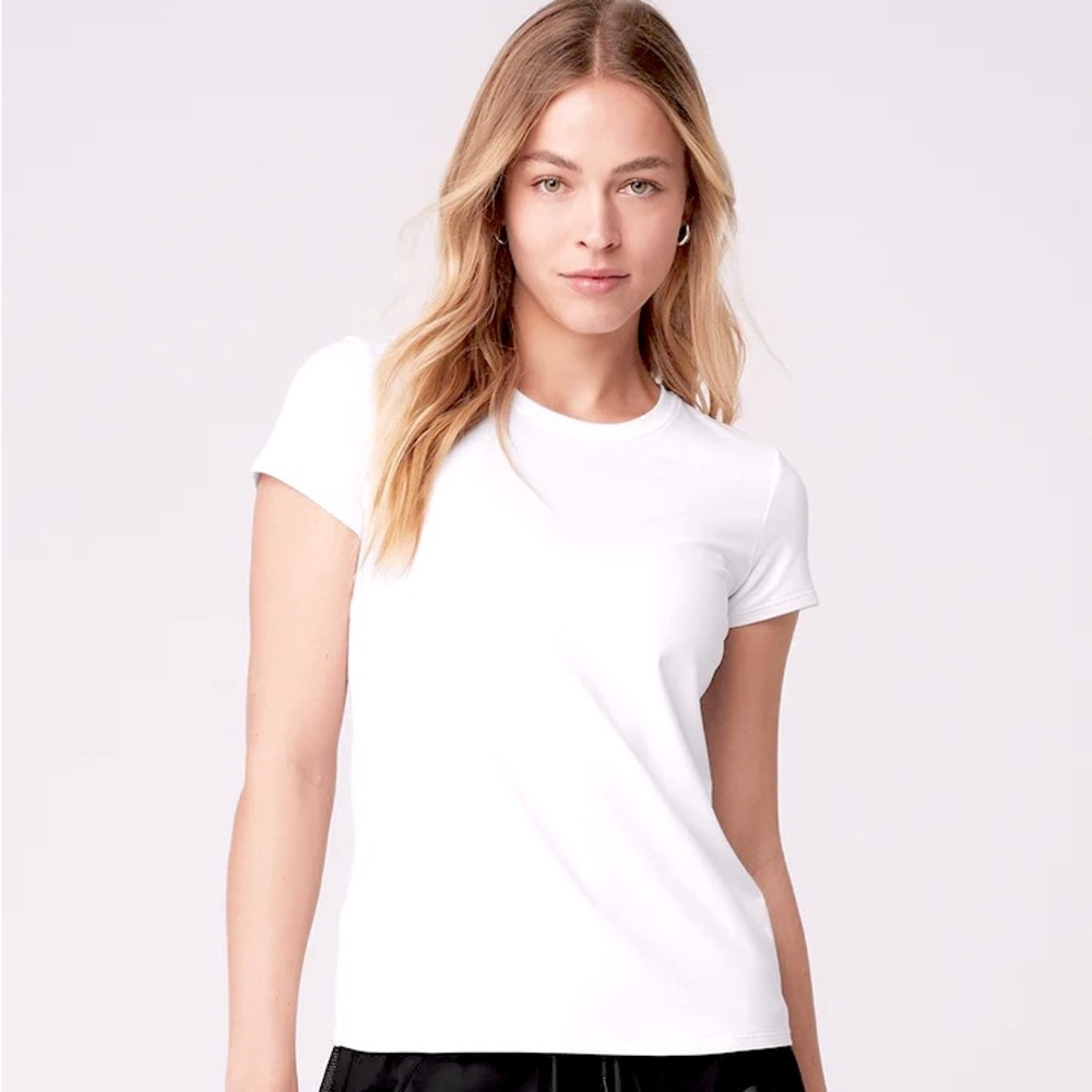 ⭐️NWT⭐️ Alo Alosoft Finesse Tee